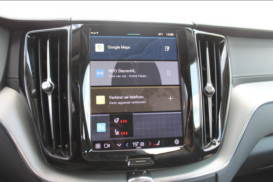 Volvo XC60 2.0 T6 Plug-in hybrid AWD Ultimate Dark Trekhaak / Luchtvering / Bowers & Wilkins / Adaptive Cruise control / 360 Camera / BLIS / Stoelverwarming voor en achter / Stuurverwarming /  Elektrisch bedienbare stoelen met geheugen /