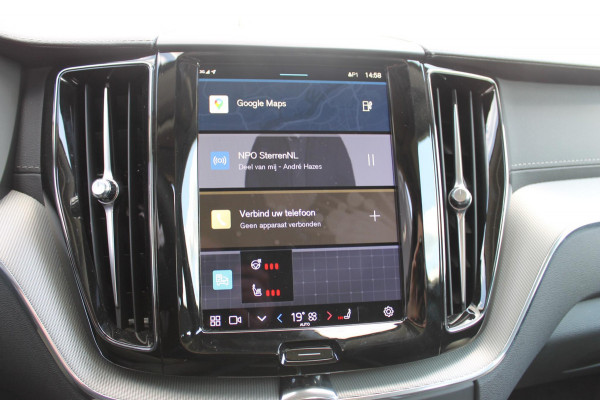 Volvo XC60 2.0 T6 Plug-in hybrid AWD Ultimate Dark Trekhaak / Luchtvering / Bowers & Wilkins / Adaptive Cruise control / 360 Camera / BLIS / Stoelverwarming voor en achter / Stuurverwarming /  Elektrisch bedienbare stoelen met geheugen /