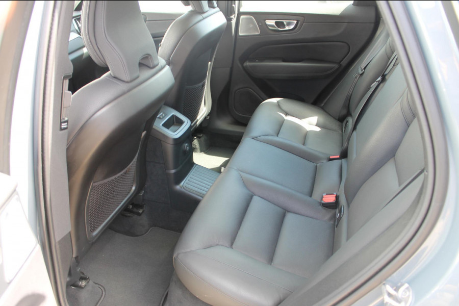 Volvo XC60 2.0 T6 Plug-in hybrid AWD Ultimate Dark Trekhaak / Luchtvering / Bowers & Wilkins / Adaptive Cruise control / 360 Camera / BLIS / Stoelverwarming voor en achter / Stuurverwarming /  Elektrisch bedienbare stoelen met geheugen /