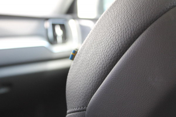 Volvo XC60 2.0 T6 Plug-in hybrid AWD Ultimate Dark Trekhaak / Luchtvering / Bowers & Wilkins / Adaptive Cruise control / 360 Camera / BLIS / Stoelverwarming voor en achter / Stuurverwarming /  Elektrisch bedienbare stoelen met geheugen /