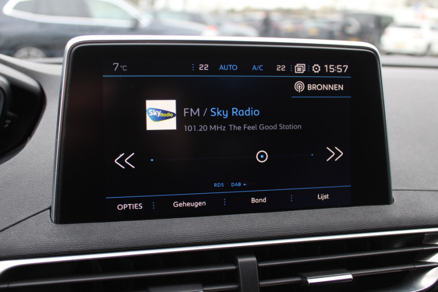 Peugeot 3008 1.2 PureTech GT-Line / Trekhaak / Panoramadak / Camera / 18'' / Half leder / Navigatie / Stoelverwarming / DAB / Dodehoek / Apple Carplay / Stoelverwarming / Cruise Control