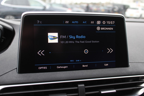 Peugeot 3008 1.2 PureTech GT-Line / Trekhaak / Panoramadak / Camera / 18'' / Half leder / Navigatie / Stoelverwarming / DAB / Dodehoek / Apple Carplay / Stoelverwarming / Cruise Control