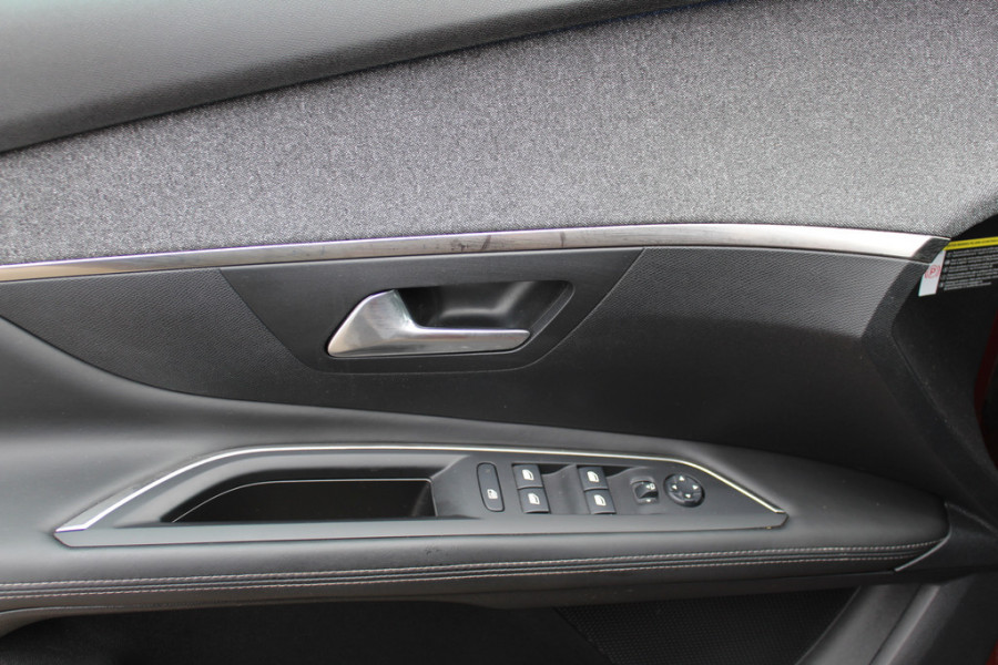 Peugeot 3008 1.2 PureTech GT-Line / Trekhaak / Panoramadak / Camera / 18'' / Half leder / Navigatie / Stoelverwarming / DAB / Dodehoek / Apple Carplay / Stoelverwarming / Cruise Control