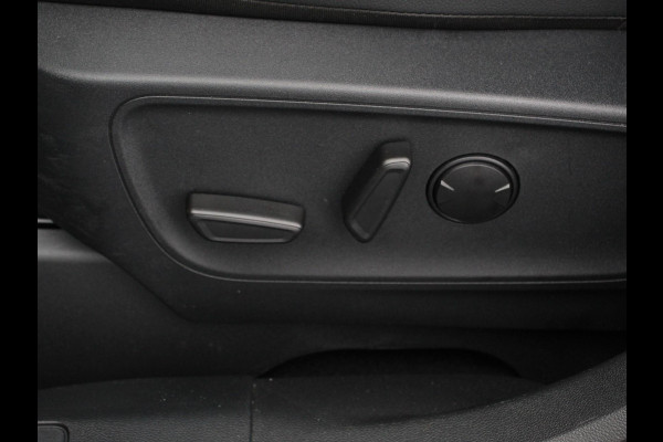 Ford Kuga 2.5 PHEV 225pk ST-Line X Automaat | Leder /Alcantara | B&O Audio | Camera | Navigatie | Climate Control | Electrisch bedienbare kofferbak | Verwarmde voorstoelen | Lichtmetalen Velgen |
