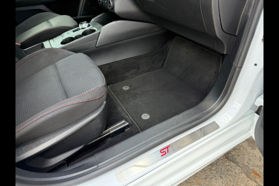 Ford FOCUS Wagon 2.0 EcoBlue ST Line X Business 1STE EIGEN | NAVI | CARPLAY | PDC | STOELVERWARMING | NWE APK