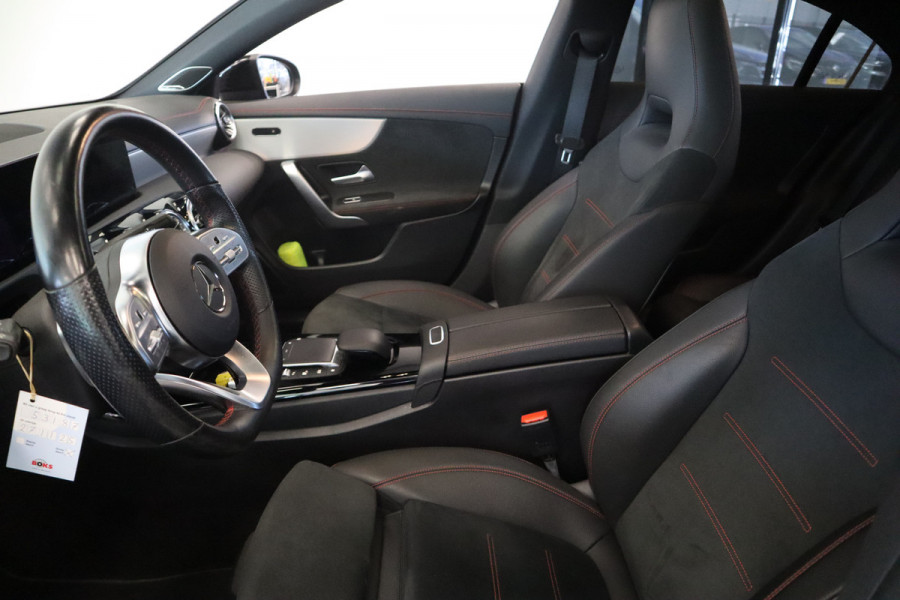 Mercedes-Benz CLA-Klasse 220 d AMG Line Panoramadak Burmester Multibeam-led