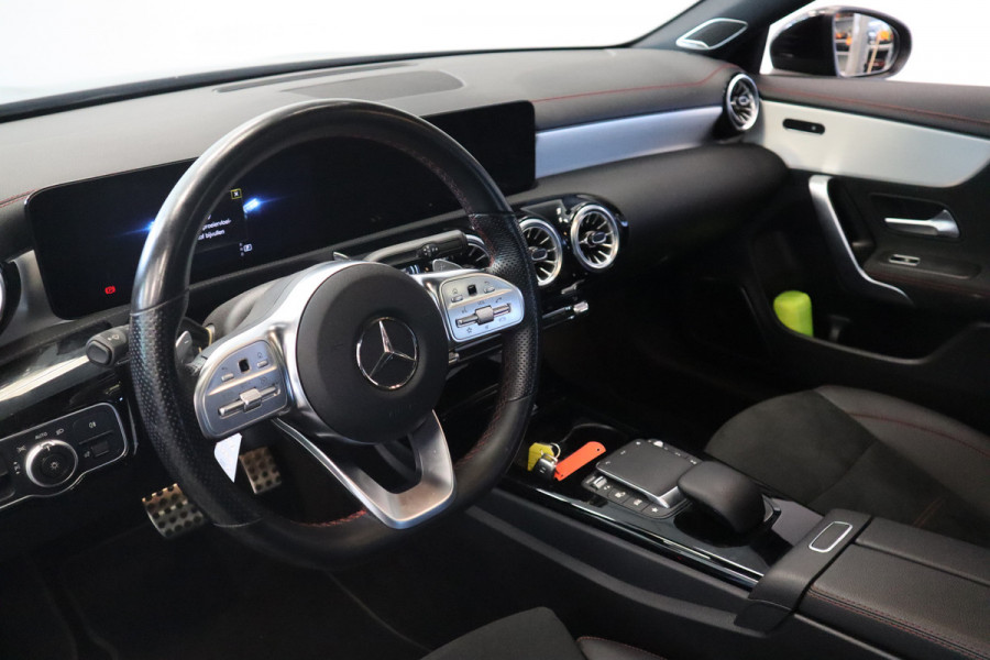 Mercedes-Benz CLA-Klasse 220 d AMG Line Panoramadak Burmester Multibeam-led