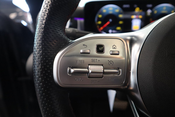 Mercedes-Benz CLA-Klasse 220 d AMG Line Panoramadak Burmester Multibeam-led