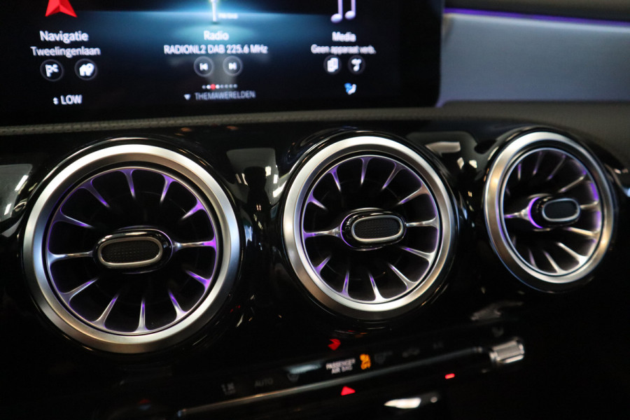 Mercedes-Benz CLA-Klasse 220 d AMG Line Panoramadak Burmester Multibeam-led