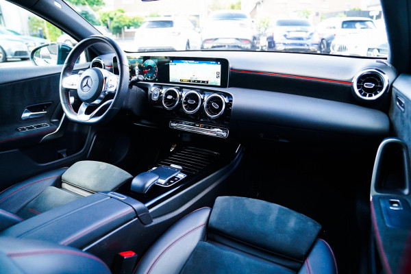 Mercedes-Benz A-Klasse 180 Business Solution AMG Night Upgrade | Achteruitrij camera | Stoelverwarming