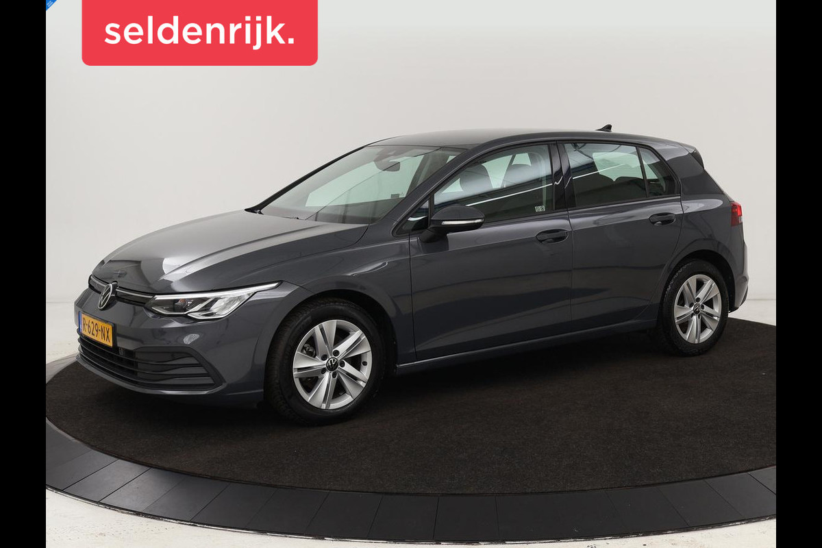 Volkswagen Golf 1.0 TSI Life | Carplay | Sfeerverlichting | Navigatie | Adaptive cruise | Full LED | Parkeerhulp | DAB | Climate control | Bluetooth