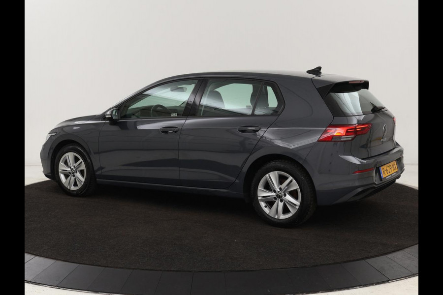 Volkswagen Golf 1.0 TSI Life | Carplay | Sfeerverlichting | Navigatie | Adaptive cruise | Full LED | Parkeerhulp | DAB | Climate control | Bluetooth