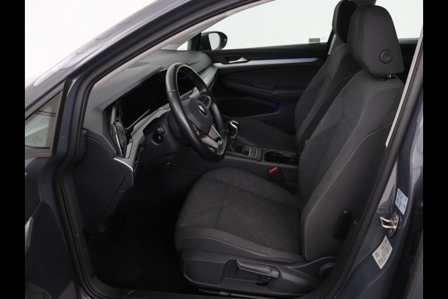 Volkswagen Golf 1.0 TSI Life | Carplay | Sfeerverlichting | Navigatie | Adaptive cruise | Full LED | Parkeerhulp | DAB | Climate control | Bluetooth