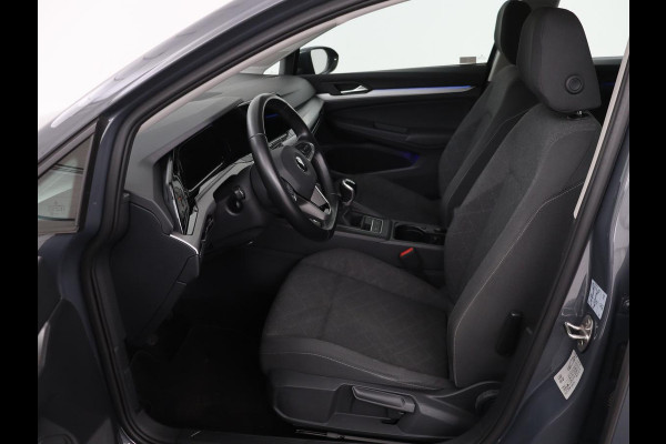 Volkswagen Golf 1.0 TSI Life | Carplay | Sfeerverlichting | Navigatie | Adaptive cruise | Full LED | Parkeerhulp | DAB | Climate control | Bluetooth