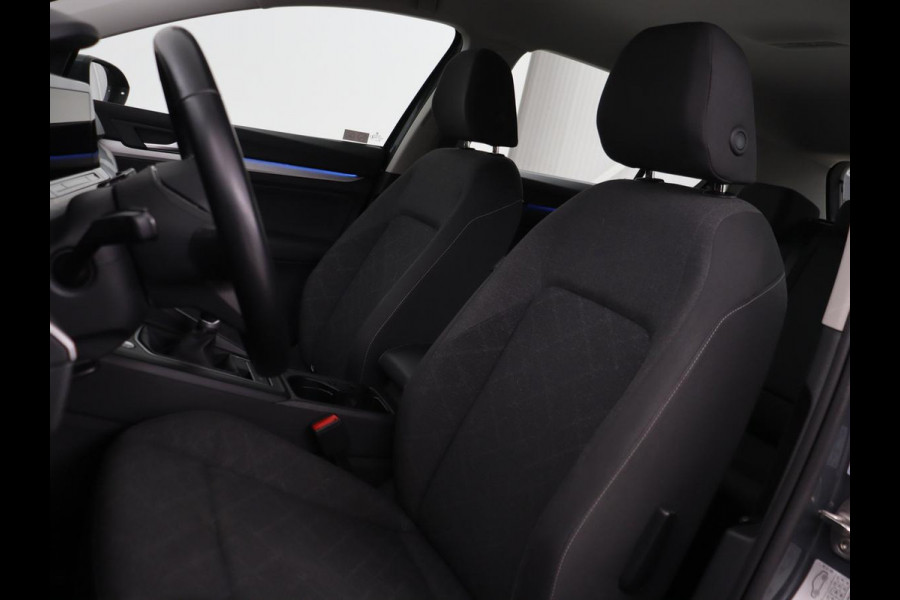 Volkswagen Golf 1.0 TSI Life | Carplay | Sfeerverlichting | Navigatie | Adaptive cruise | Full LED | Parkeerhulp | DAB | Climate control | Bluetooth