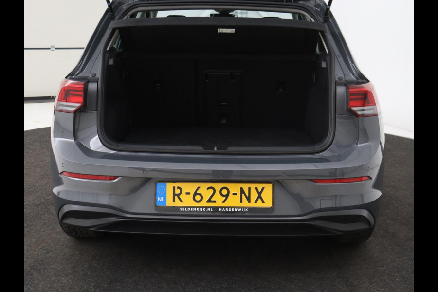Volkswagen Golf 1.0 TSI Life | Carplay | Sfeerverlichting | Navigatie | Adaptive cruise | Full LED | Parkeerhulp | DAB | Climate control | Bluetooth