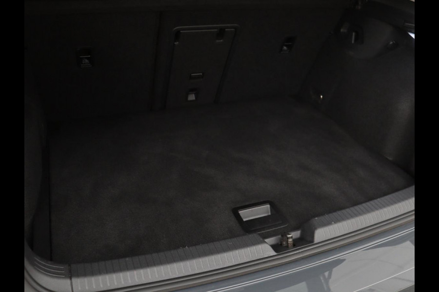 Volkswagen Golf 1.0 TSI Life | Carplay | Sfeerverlichting | Navigatie | Adaptive cruise | Full LED | Parkeerhulp | DAB | Climate control | Bluetooth