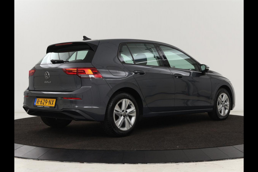 Volkswagen Golf 1.0 TSI Life | Carplay | Sfeerverlichting | Navigatie | Adaptive cruise | Full LED | Parkeerhulp | DAB | Climate control | Bluetooth