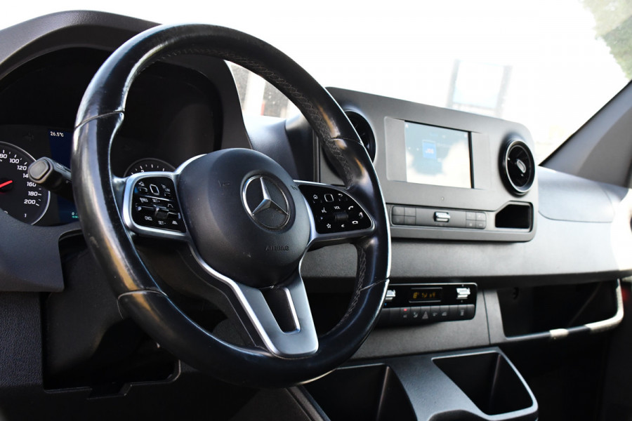 Mercedes-Benz Sprinter 319 3.0 CDI L2H2 Black Edition Adaptieve Cruise, 360 Camera, Carplay, 3500kg Trekhaak, 190PK, LED, Multimedia, Standkachel, Uniek!