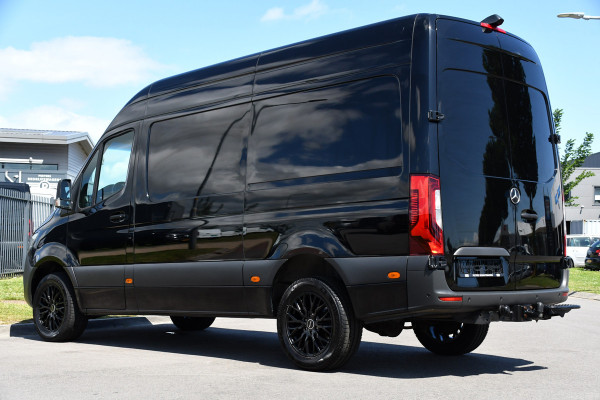 Mercedes-Benz Sprinter 319 3.0 CDI L2H2 Black Edition Adaptieve Cruise, 360 Camera, Carplay, 3500kg Trekhaak, 190PK, LED, Multimedia, Standkachel, Uniek!