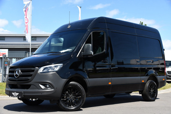Mercedes-Benz Sprinter 319 3.0 CDI L2H2 Black Edition Adaptieve Cruise, 360 Camera, Carplay, 3500kg Trekhaak, 190PK, LED, Multimedia, Standkachel, Uniek!