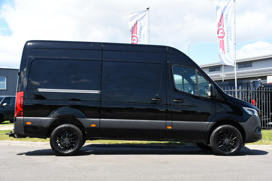 Mercedes-Benz Sprinter 319 3.0 CDI L2H2 Black Edition Adaptieve Cruise, 360 Camera, Carplay, 3500kg Trekhaak, 190PK, LED, Multimedia, Standkachel, Uniek!