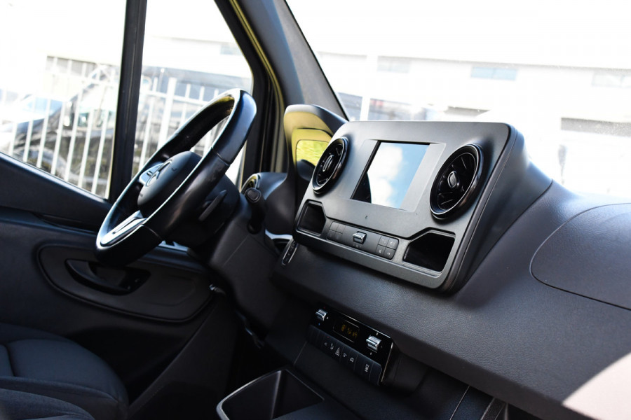 Mercedes-Benz Sprinter 319 3.0 CDI L2H2 Black Edition Adaptieve Cruise, 360 Camera, Carplay, 3500kg Trekhaak, 190PK, LED, Multimedia, Standkachel, Uniek!