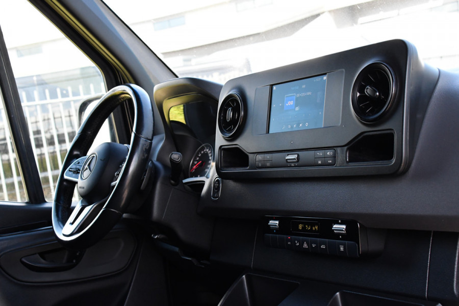 Mercedes-Benz Sprinter 319 3.0 CDI L2H2 Black Edition Adaptieve Cruise, 360 Camera, Carplay, 3500kg Trekhaak, 190PK, LED, Multimedia, Standkachel, Uniek!