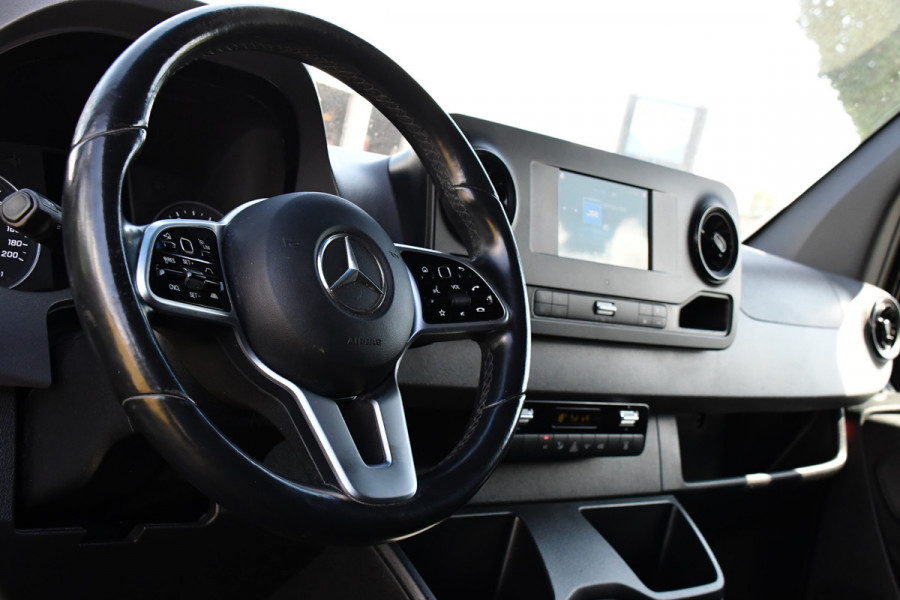 Mercedes-Benz Sprinter 319 3.0 CDI L2H2 Black Edition Adaptieve Cruise, 360 Camera, Carplay, 3500kg Trekhaak, 190PK, LED, Multimedia, Standkachel, Uniek!