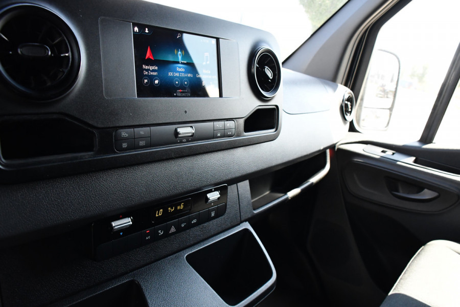 Mercedes-Benz Sprinter 319 3.0 CDI L2H2 Black Edition Adaptieve Cruise, 360 Camera, Carplay, 3500kg Trekhaak, 190PK, LED, Multimedia, Standkachel, Uniek!
