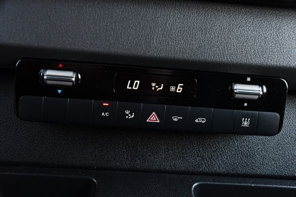 Mercedes-Benz Sprinter 319 3.0 CDI L2H2 Black Edition Adaptieve Cruise, 360 Camera, Carplay, 3500kg Trekhaak, 190PK, LED, Multimedia, Standkachel, Uniek!