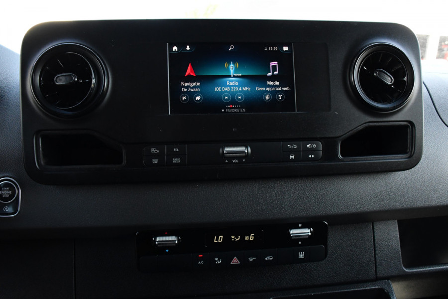 Mercedes-Benz Sprinter 319 3.0 CDI L2H2 Black Edition Adaptieve Cruise, 360 Camera, Carplay, 3500kg Trekhaak, 190PK, LED, Multimedia, Standkachel, Uniek!