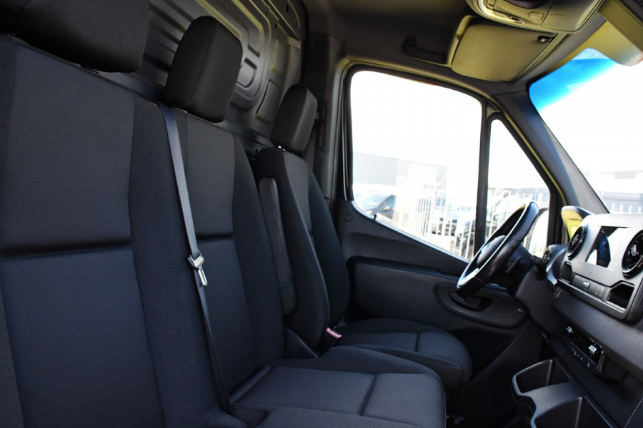 Mercedes-Benz Sprinter 319 3.0 CDI L2H2 Black Edition Adaptieve Cruise, 360 Camera, Carplay, 3500kg Trekhaak, 190PK, LED, Multimedia, Standkachel, Uniek!