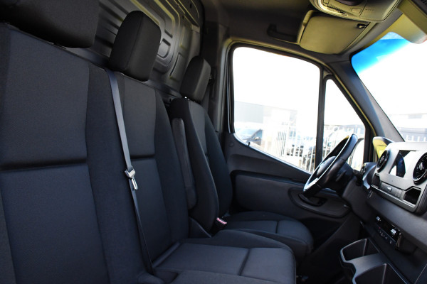Mercedes-Benz Sprinter 319 3.0 CDI L2H2 Black Edition Adaptieve Cruise, 360 Camera, Carplay, 3500kg Trekhaak, 190PK, LED, Multimedia, Standkachel, Uniek!