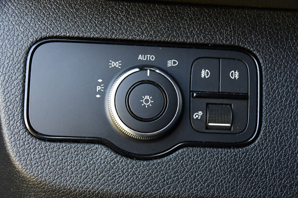 Mercedes-Benz Sprinter 319 3.0 CDI L2H2 Black Edition Adaptieve Cruise, 360 Camera, Carplay, 3500kg Trekhaak, 190PK, LED, Multimedia, Standkachel, Uniek!