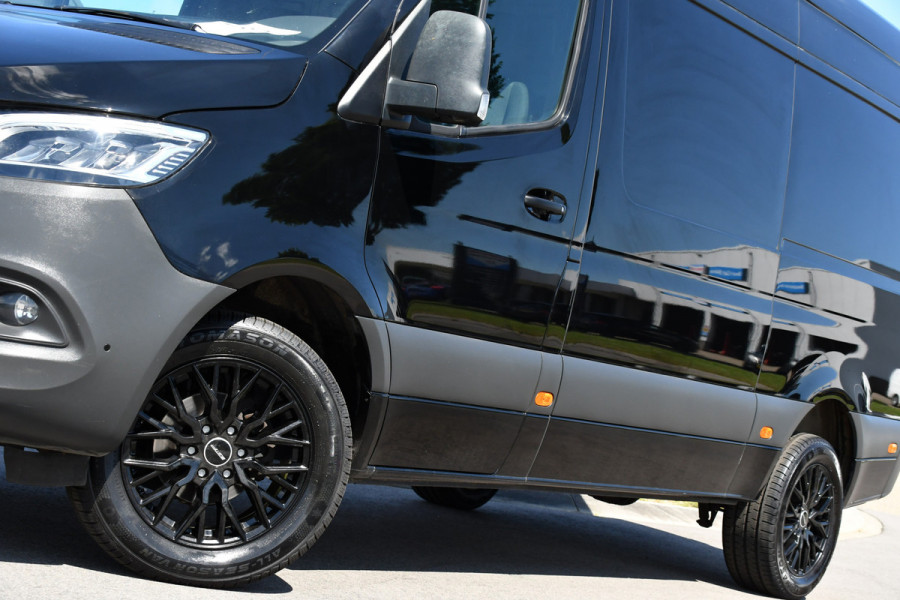 Mercedes-Benz Sprinter 319 3.0 CDI L2H2 Black Edition Adaptieve Cruise, 360 Camera, Carplay, 3500kg Trekhaak, 190PK, LED, Multimedia, Standkachel, Uniek!