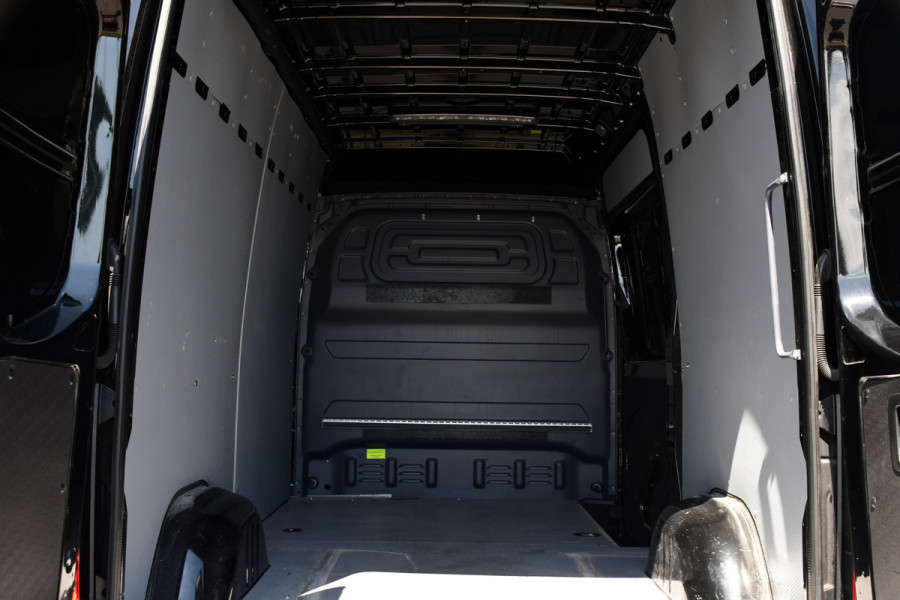 Mercedes-Benz Sprinter 319 3.0 CDI L2H2 Black Edition Adaptieve Cruise, 360 Camera, Carplay, 3500kg Trekhaak, 190PK, LED, Multimedia, Standkachel, Uniek!