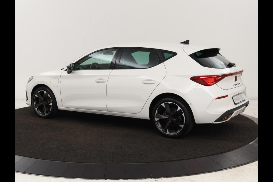 CUPRA Leon 1.4 e-Hybrid | Stoel & stuurverwarming | Camera | Adaptive cruise | Carplay | Navigatie | Sfeerverlichting | Keyless | Full LED | Sportstoelen | PHEV