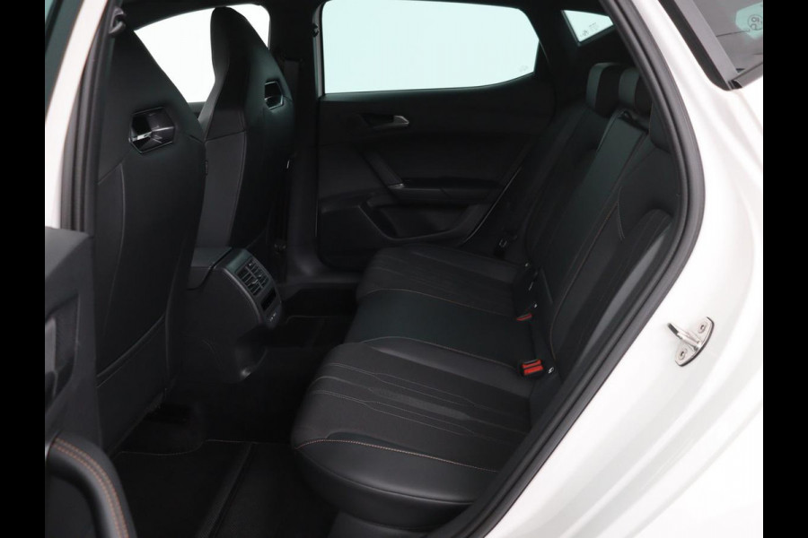 CUPRA Leon 1.4 e-Hybrid | Stoel & stuurverwarming | Camera | Adaptive cruise | Carplay | Navigatie | Sfeerverlichting | Keyless | Full LED | Sportstoelen | PHEV