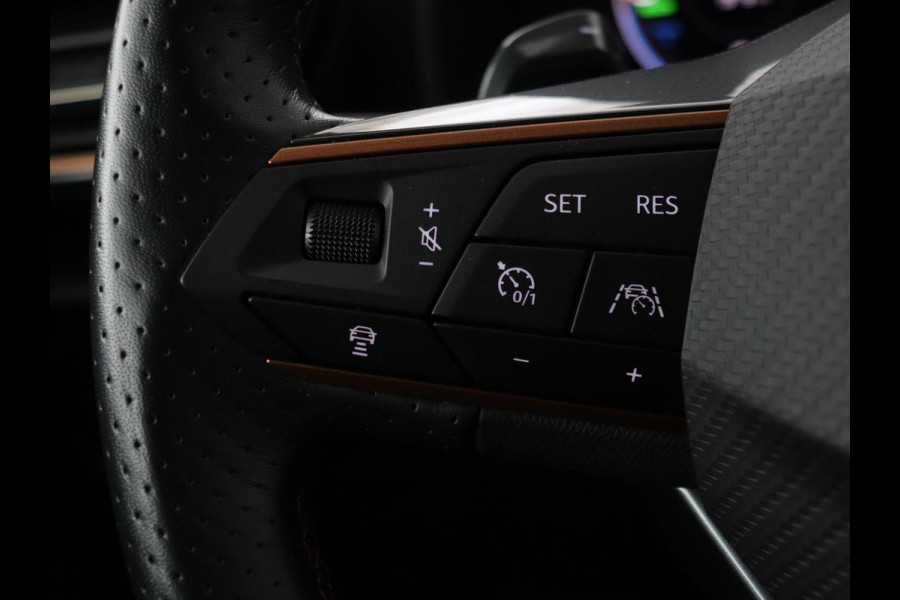 CUPRA Leon 1.4 e-Hybrid | Stoel & stuurverwarming | Camera | Adaptive cruise | Carplay | Navigatie | Sfeerverlichting | Keyless | Full LED | Sportstoelen | PHEV