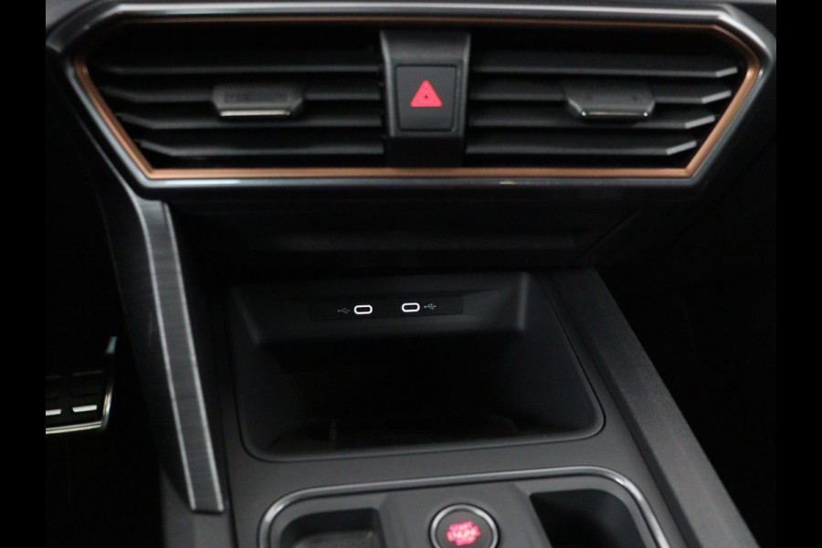 CUPRA Leon 1.4 e-Hybrid | Stoel & stuurverwarming | Camera | Adaptive cruise | Carplay | Navigatie | Sfeerverlichting | Keyless | Full LED | Sportstoelen | PHEV