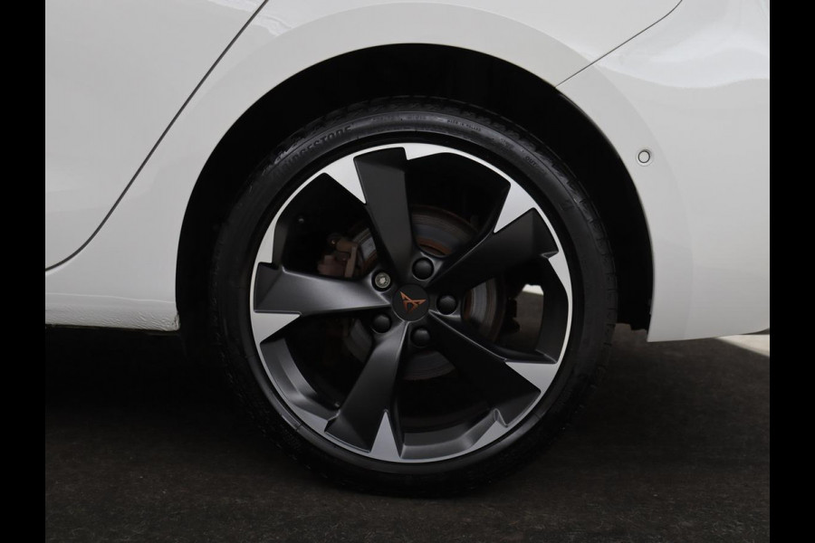 CUPRA Leon 1.4 e-Hybrid | Stoel & stuurverwarming | Camera | Adaptive cruise | Carplay | Navigatie | Sfeerverlichting | Keyless | Full LED | Sportstoelen | PHEV