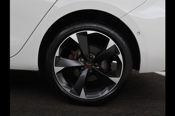 CUPRA Leon 1.4 e-Hybrid | Stoel & stuurverwarming | Camera | Adaptive cruise | Carplay | Navigatie | Sfeerverlichting | Keyless | Full LED | Sportstoelen | PHEV