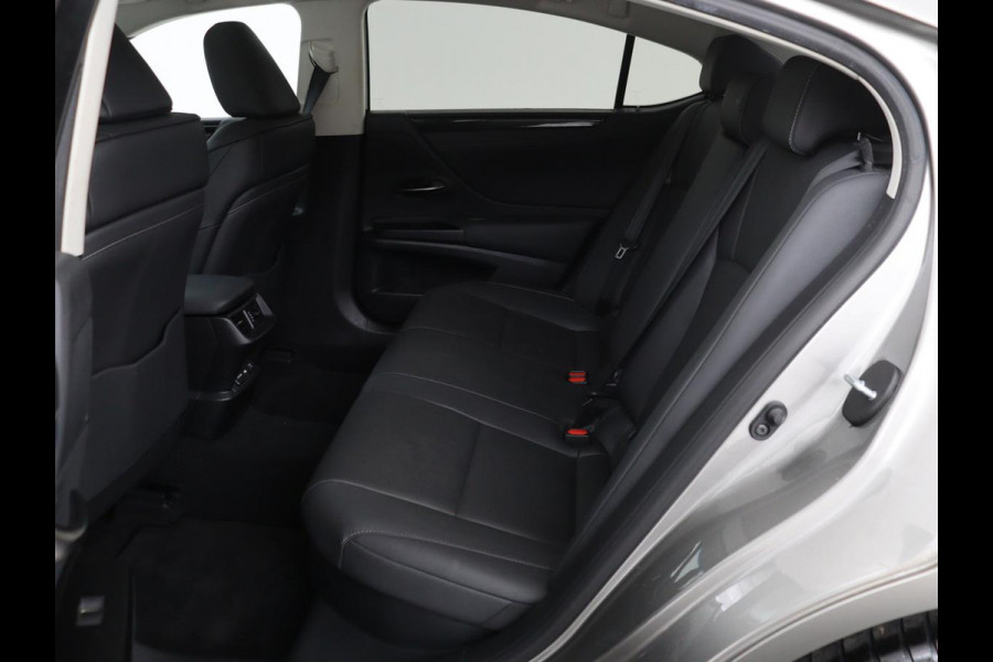 Lexus ES 300h Comfort Line | Schuifdak | Leder | Stoelverwarming | Adaptive cruise | Carplay | Camera | Memory | Keyless | Full LED