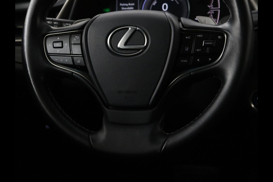 Lexus ES 300h Comfort Line | Schuifdak | Leder | Stoelverwarming | Adaptive cruise | Carplay | Camera | Memory | Keyless | Full LED