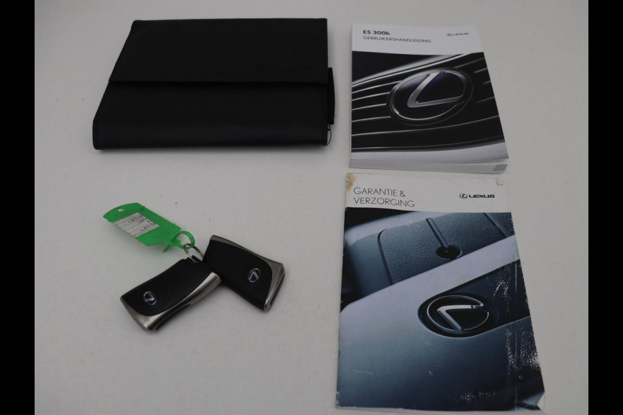 Lexus ES 300h Comfort Line | Schuifdak | Leder | Stoelverwarming | Adaptive cruise | Carplay | Camera | Memory | Keyless | Full LED