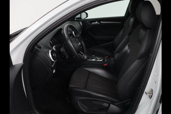 Audi A3 30 TFSI Sport S Line Edition | Half leder | Full LED | Sportstoelen | Navigatie | Trekhaak | Parkeerhulp | Climate control | Cruise control | Bluetooth