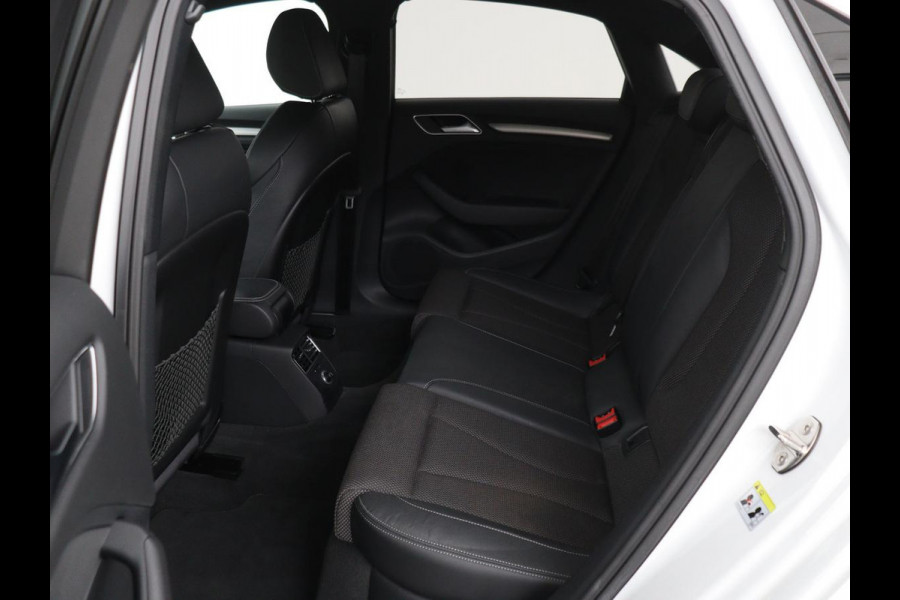 Audi A3 30 TFSI Sport S Line Edition | Half leder | Full LED | Sportstoelen | Navigatie | Trekhaak | Parkeerhulp | Climate control | Cruise control | Bluetooth