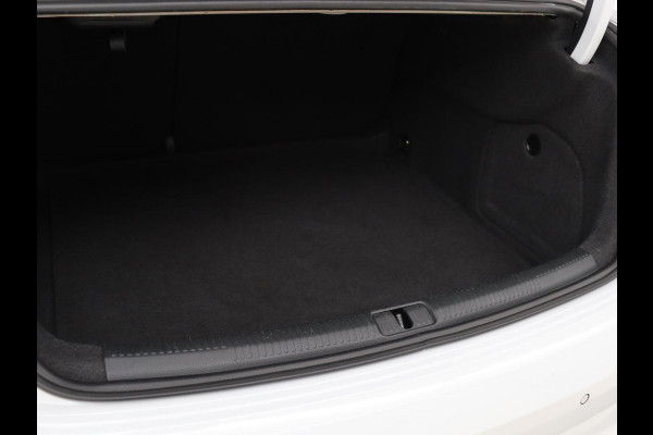 Audi A3 30 TFSI Sport S Line Edition | Half leder | Full LED | Sportstoelen | Navigatie | Trekhaak | Parkeerhulp | Climate control | Cruise control | Bluetooth