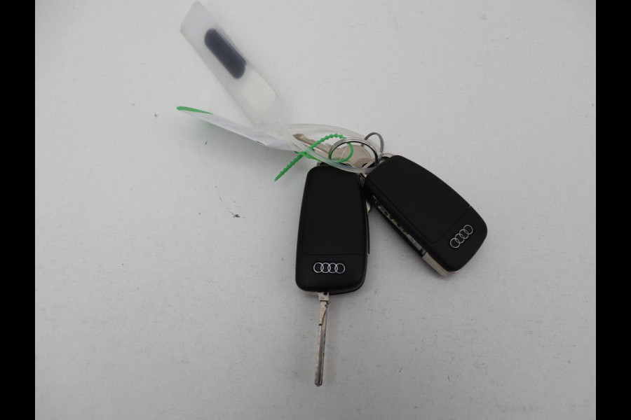 Audi A3 30 TFSI Sport S Line Edition | Half leder | Full LED | Sportstoelen | Navigatie | Trekhaak | Parkeerhulp | Climate control | Cruise control | Bluetooth